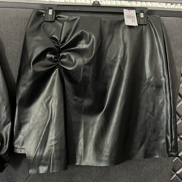 Ruched Sleeve, Button Front Faux Leather Blazer & Ruched Front Faux Leathr Skirt - Picture 4 of 4